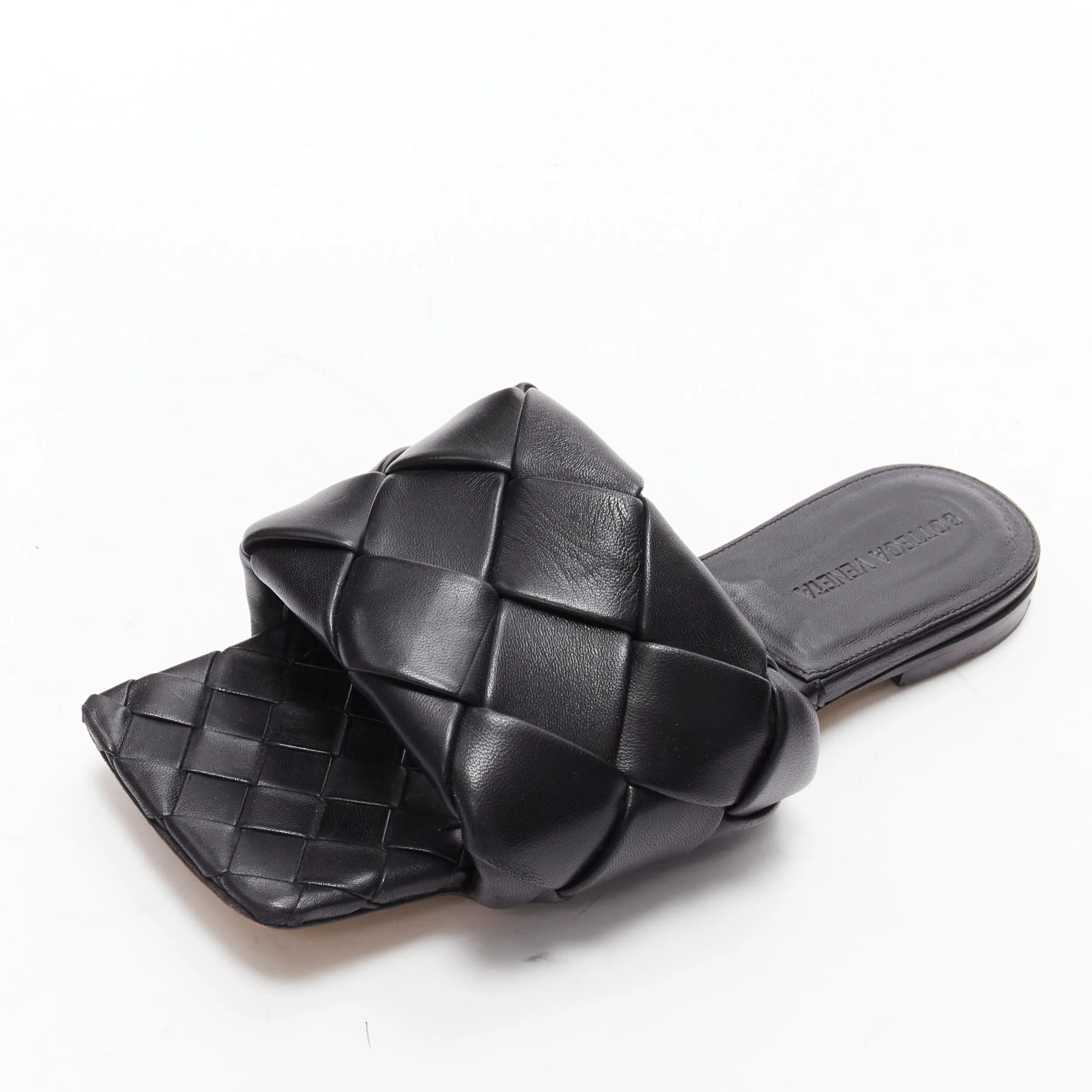 BOTTEGA VENETA Lido black intrecciato maxi woven leather flat sandals EU37
