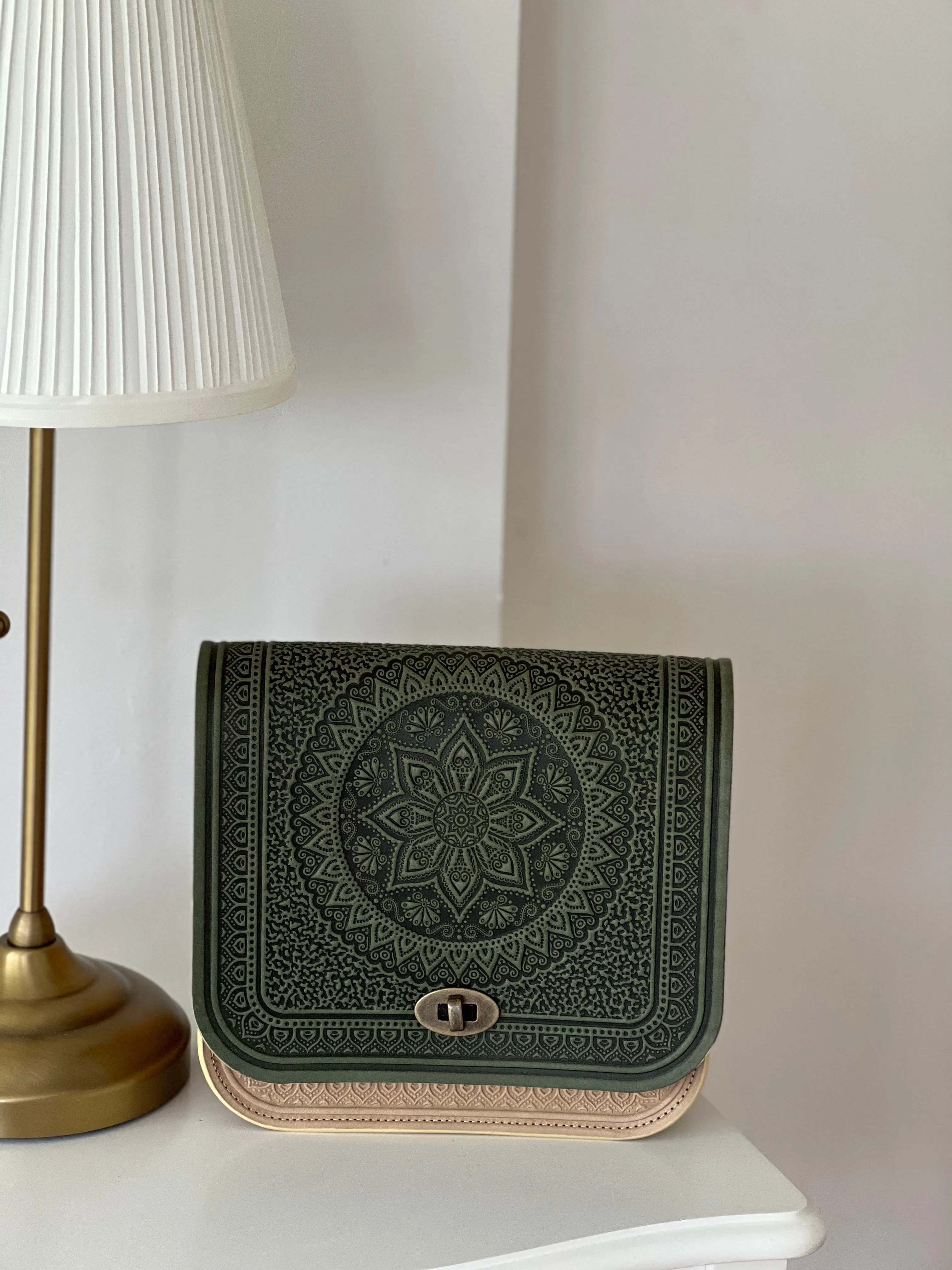 Ivory&Olive Olive Unique Purse