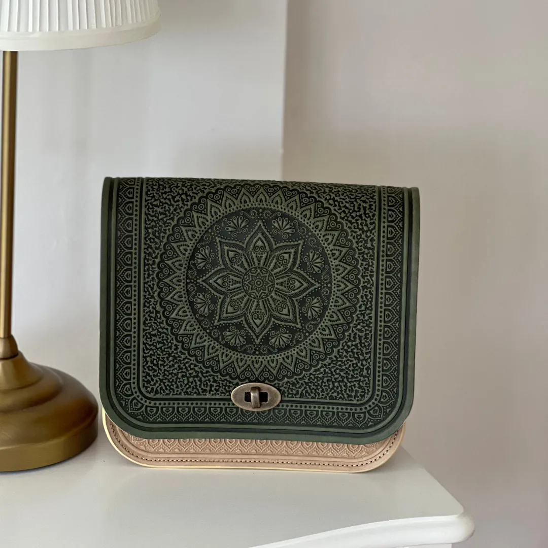 Ivory&Olive Olive Unique Purse